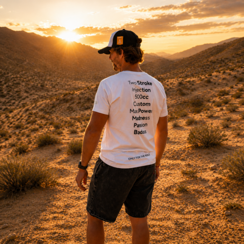 Dos du T-shirt blanc VBA442 avec imprimé Two Stroke Injection 500cc dans le désert
